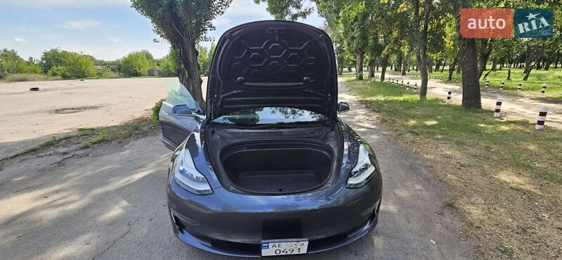 Седан Tesla Model 3 2018 в Павлограді