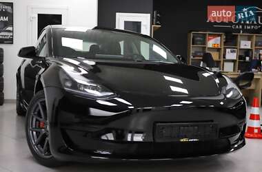 Седан Tesla Model 3 2022 в 