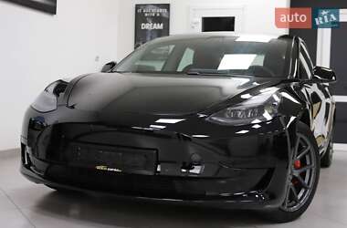 Седан Tesla Model 3 2022 в 