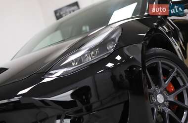 Седан Tesla Model 3 2022 в 