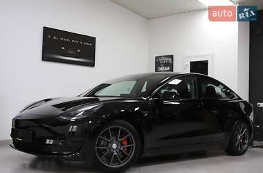 Седан Tesla Model 3 2022 в 