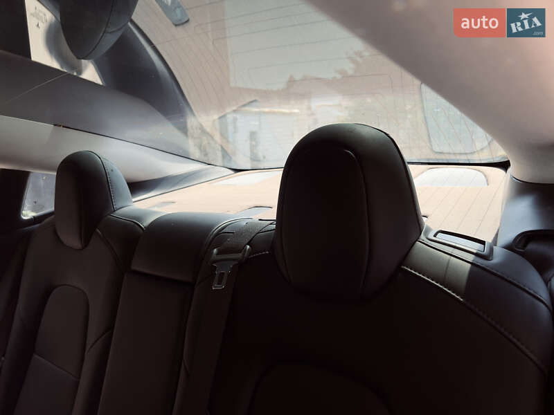 Седан Tesla Model 3 2020 в Николаеве