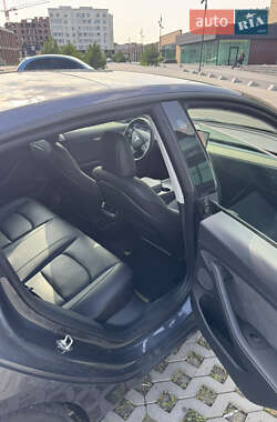Седан Tesla Model 3 2022 в 
