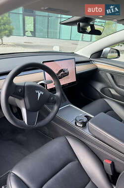 Седан Tesla Model 3 2022 в 