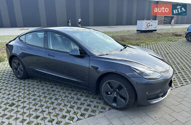 Седан Tesla Model 3 2022 в 