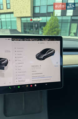Седан Tesla Model 3 2022 в 