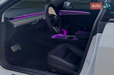 Седан Tesla Model 3 2022 в 