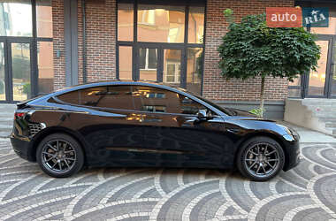 Седан Tesla Model 3 2021 в 