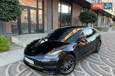 Седан Tesla Model 3 2021 в 