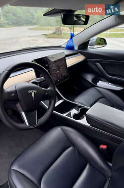 Седан Tesla Model 3 2019 в 