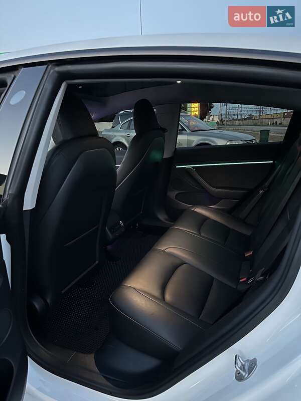 Седан Tesla Model 3 2023 в Знам'янці