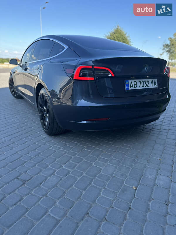 Седан Tesla Model 3 2017 в Вінниці