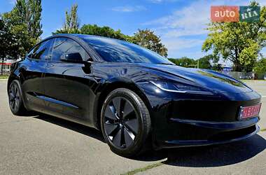 Седан Tesla Model 3 2024 в 