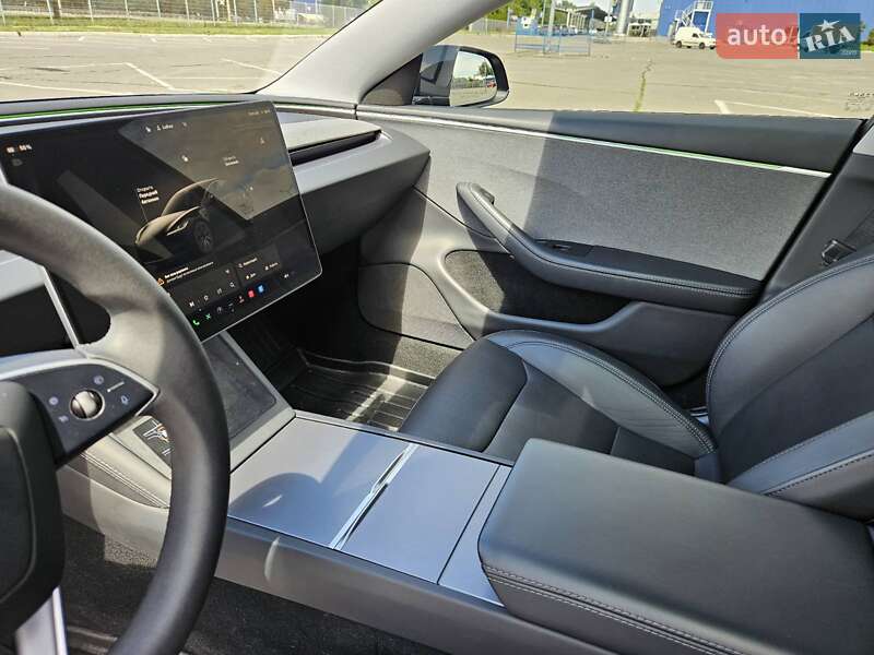 Седан Tesla Model 3 2024 в Днепре