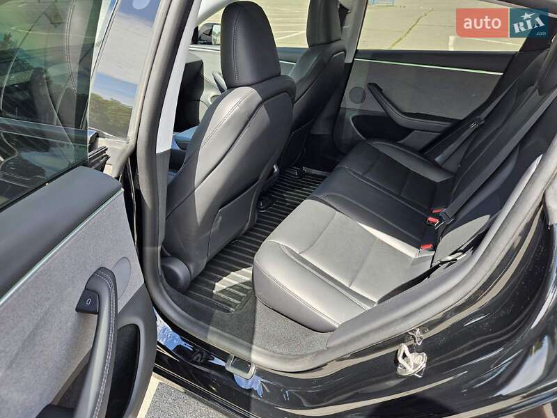 Седан Tesla Model 3 2024 в Днепре