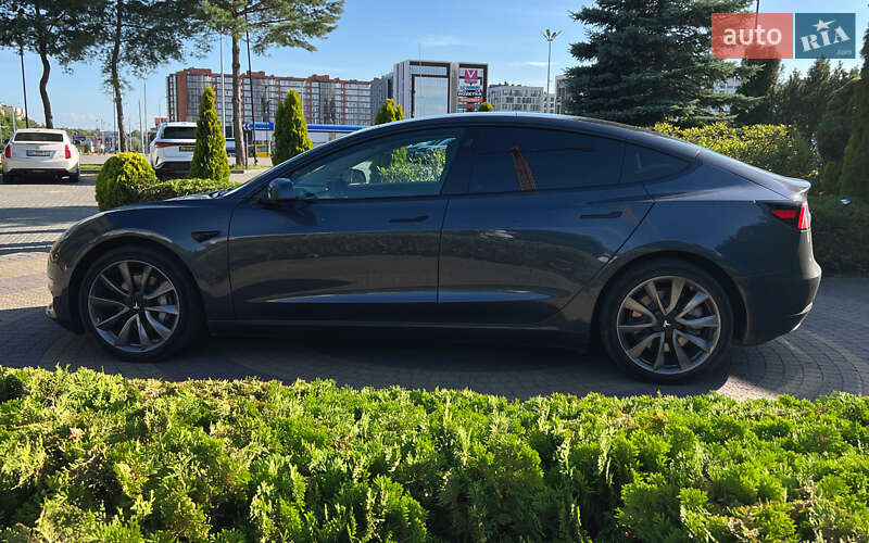 Седан Tesla Model 3 2020 в Львові