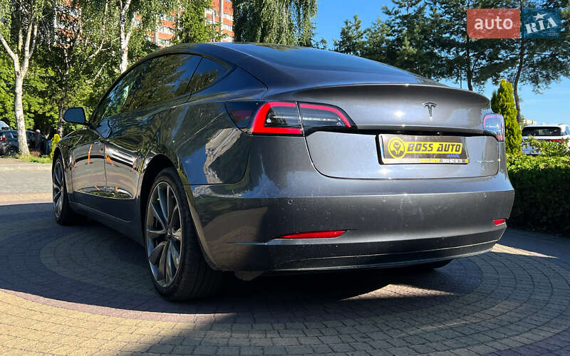 Седан Tesla Model 3 2020 в Львові