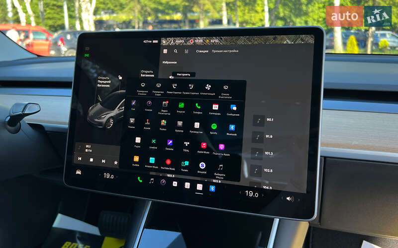 Седан Tesla Model 3 2020 в Львові