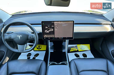 Седан Tesla Model 3 2020 в 