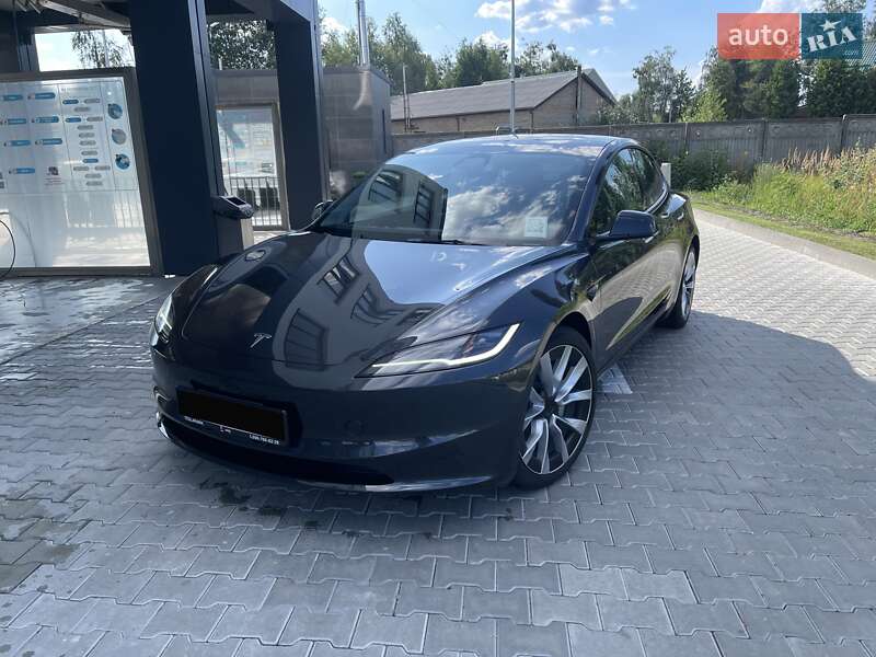 Tesla Model 3 2024