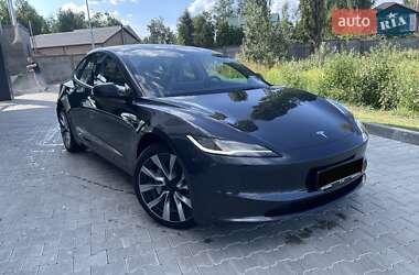 Седан Tesla Model 3 2024 в 