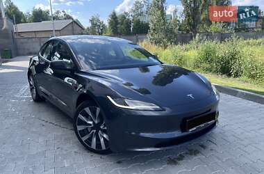Седан Tesla Model 3 2024 в 