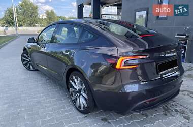 Седан Tesla Model 3 2024 в 