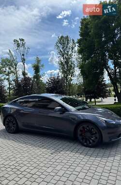 Седан Tesla Model 3 2023 в 