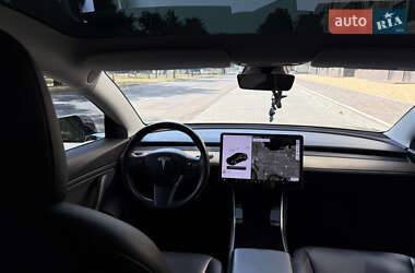 Седан Tesla Model 3 2019 в 