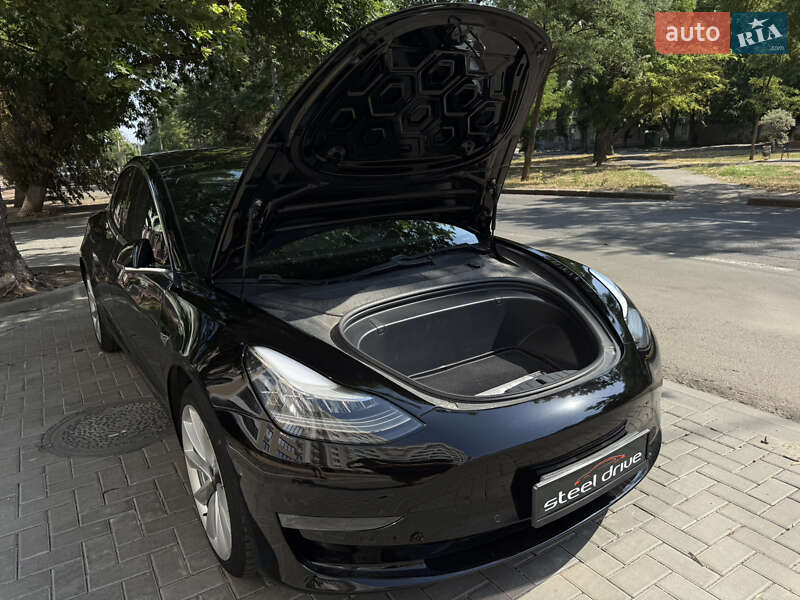 Седан Tesla Model 3 2019 в Николаеве