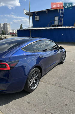 Седан Tesla Model 3 2022 в 