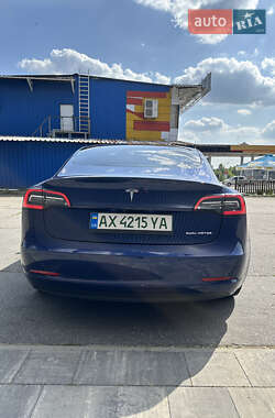 Седан Tesla Model 3 2022 в 