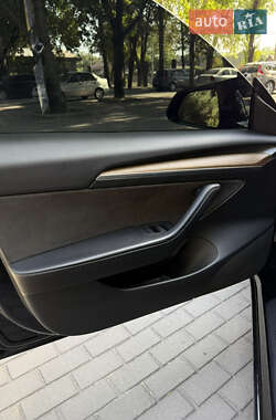 Седан Tesla Model 3 2021 в 