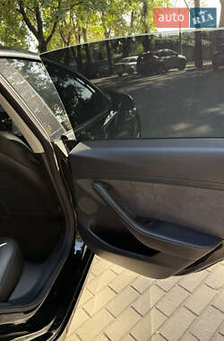 Седан Tesla Model 3 2021 в 
