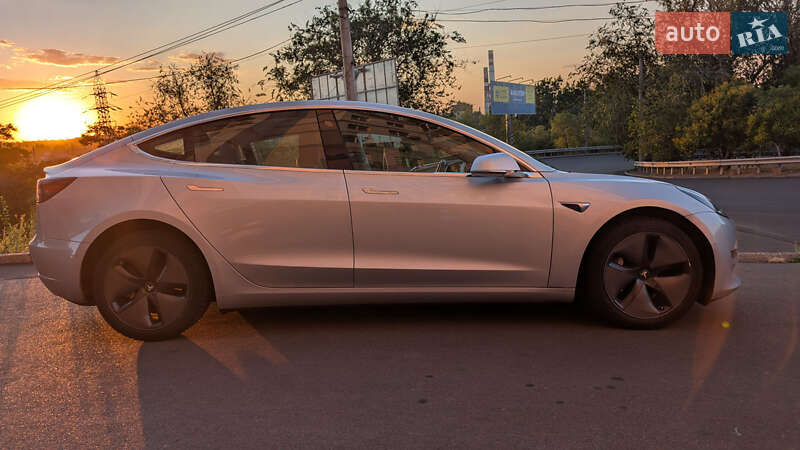 Седан Tesla Model 3 2018 в Одессе