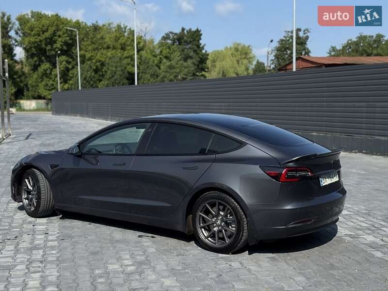 Седан Tesla Model 3 2022 в Киеве