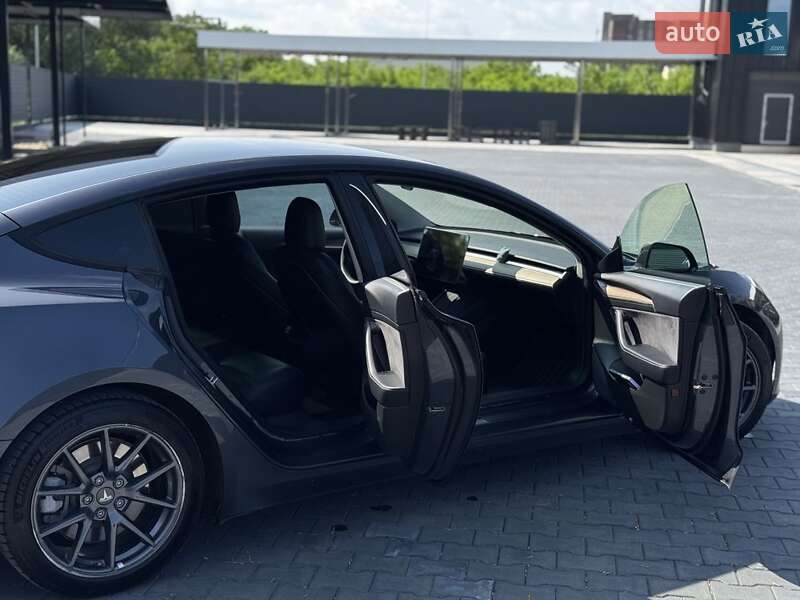 Седан Tesla Model 3 2022 в Киеве