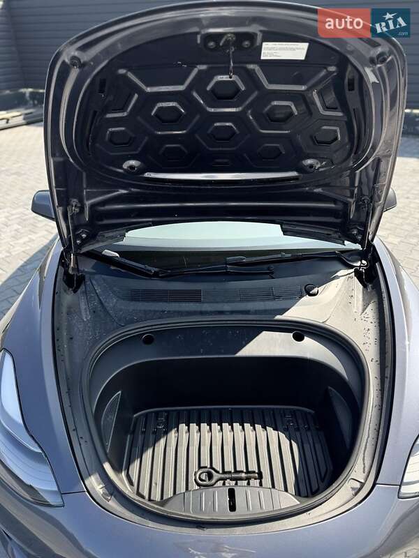 Седан Tesla Model 3 2022 в Киеве