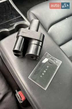 Седан Tesla Model 3 2019 в Сумах