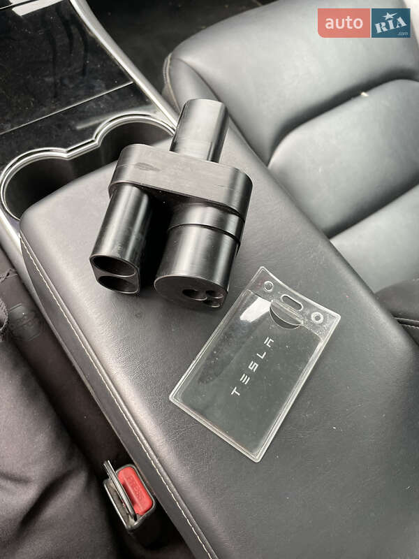 Седан Tesla Model 3 2019 в Сумах