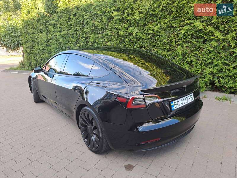 Седан Tesla Model 3 2021 в Львові