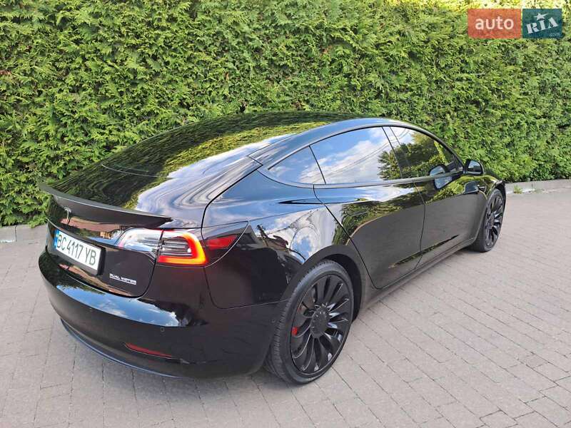 Седан Tesla Model 3 2021 в Львові