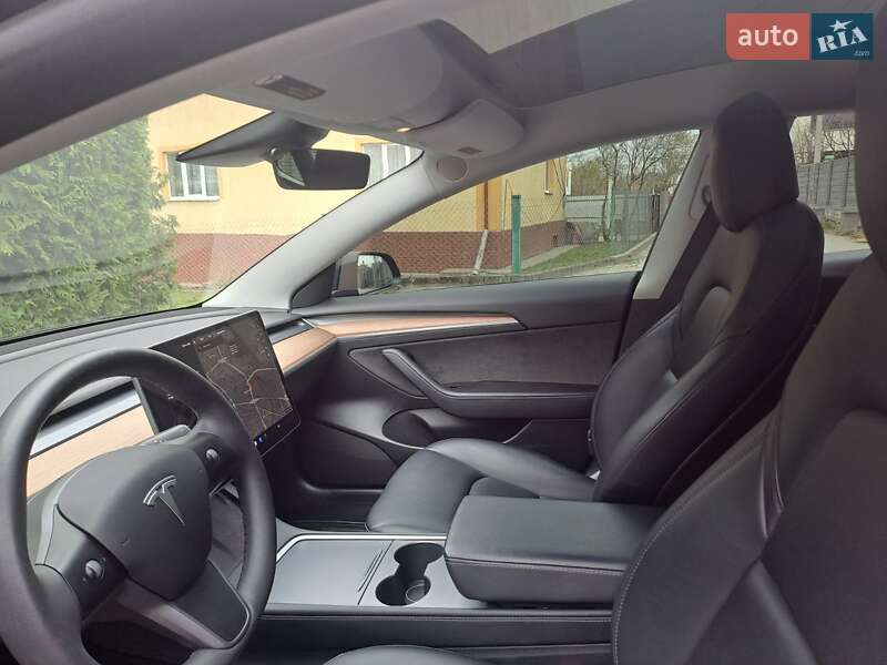 Седан Tesla Model 3 2021 в Львові