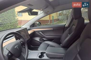 Седан Tesla Model 3 2021 в 