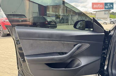 Седан Tesla Model 3 2019 в 