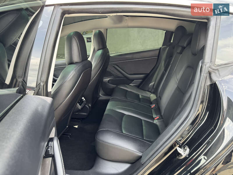 Седан Tesla Model 3 2019 в Луцке