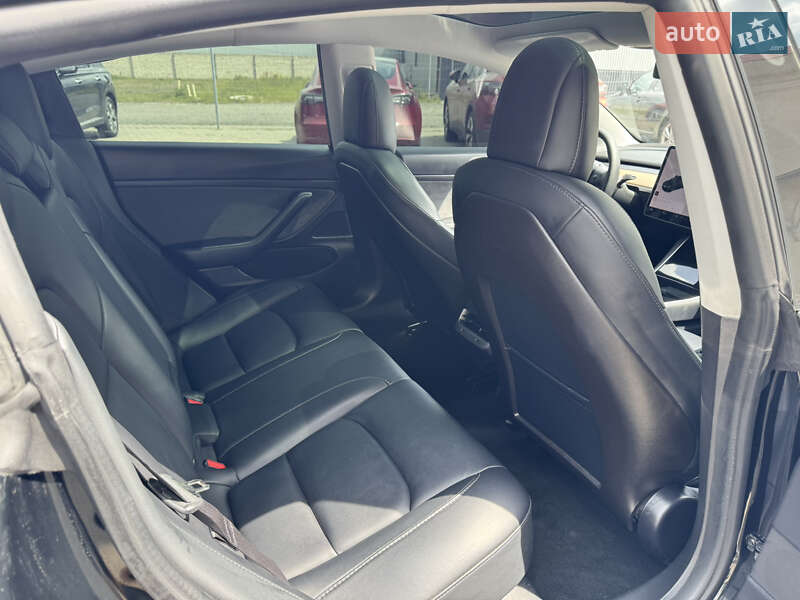 Седан Tesla Model 3 2019 в Луцке