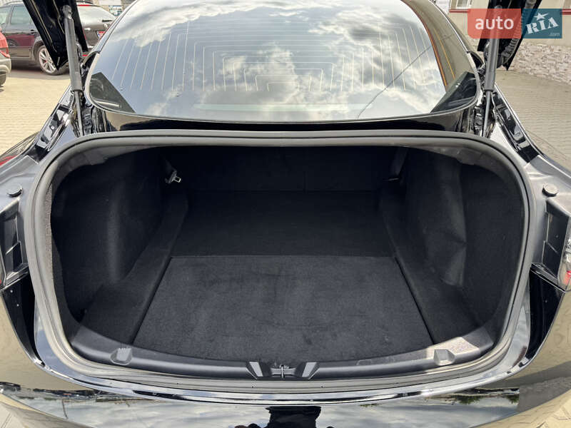 Седан Tesla Model 3 2019 в Луцке