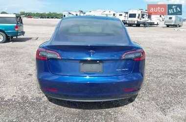 Седан Tesla Model 3 2022 в 