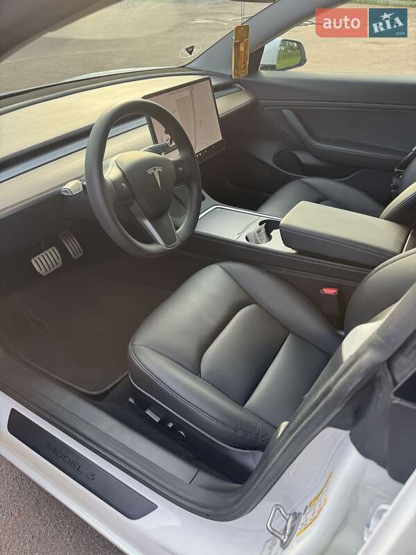 Седан Tesla Model 3 2021 в Житомире